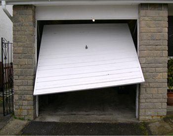 broken-garage-door